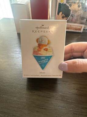 Hallmark Keepsake 2012 Mom Snowman Snow Cone Christmas Tree Ornament